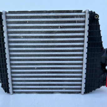 Maserati Levante M161 V8 Ladeluftkühler links NEU ORG 670109553