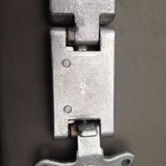 Scharnier Hecktürscharnier oben L/R  IVECO Daily III 3801998